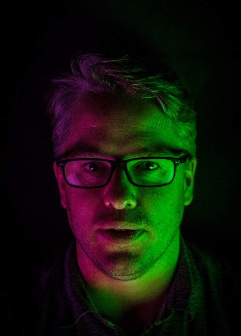 Luna — In this case we used her notebook (a mid-range HP with a low-DPI screen) as a secondary source of light.