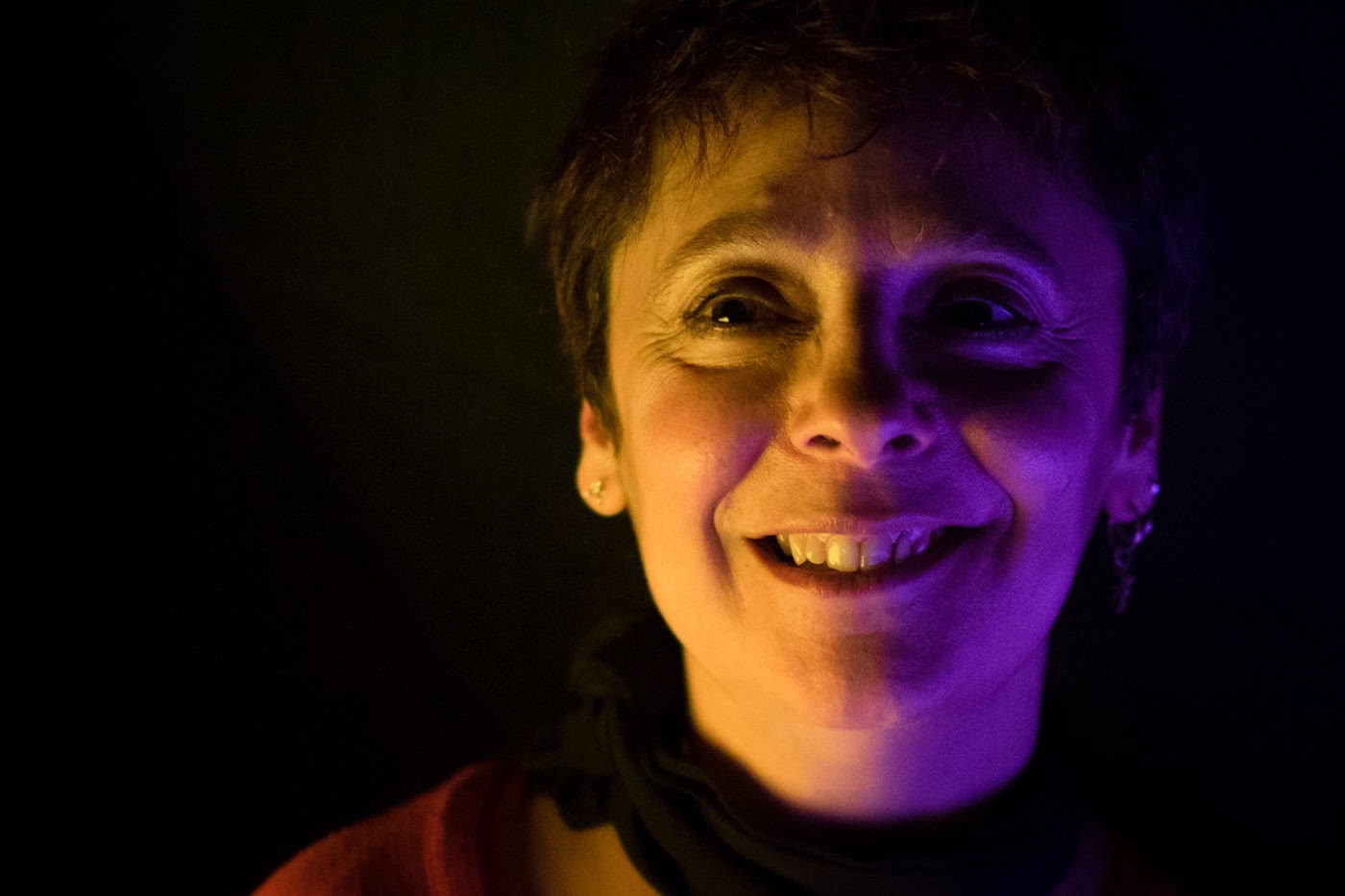 Luna — In this case we used her notebook (a mid-range HP with a low-DPI screen) as a secondary source of light.